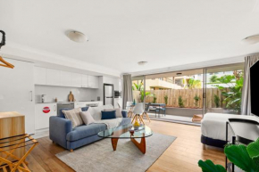 Manly Chic - A Breezy Beachside Studio, Sydney